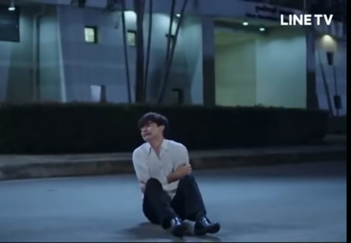 ajumwuah's tweet photo. He ended hurting himself in the end😩 #TharnTypeEP12 #TharnTypeEpFinale #ThankYouTharnType https://t.co/UKcWXi14lm