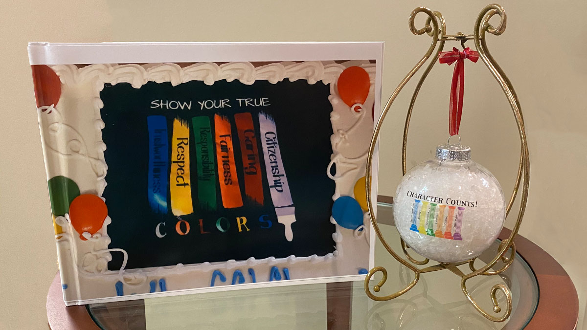 CITRS_INC's tweet photo. Our Buffalo team sent the office this thoughtful gift over the holidays - a CC! ornament & a picture book celebrating the end of our 3 yr initiative! What a wonderful trip down memory lane! Thank you for your gift & for your help #PlantingCharacter ! ๐
#thoughtful #caring #gift https://t.co/SNhfTgBkev