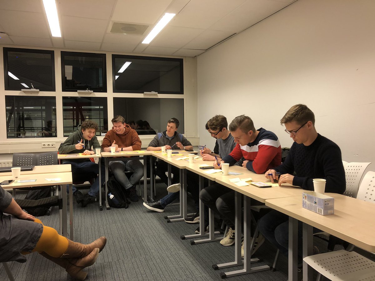 Onze studenten evalueren de opleiding dmv een panelgesprek. #opleidingscommissie