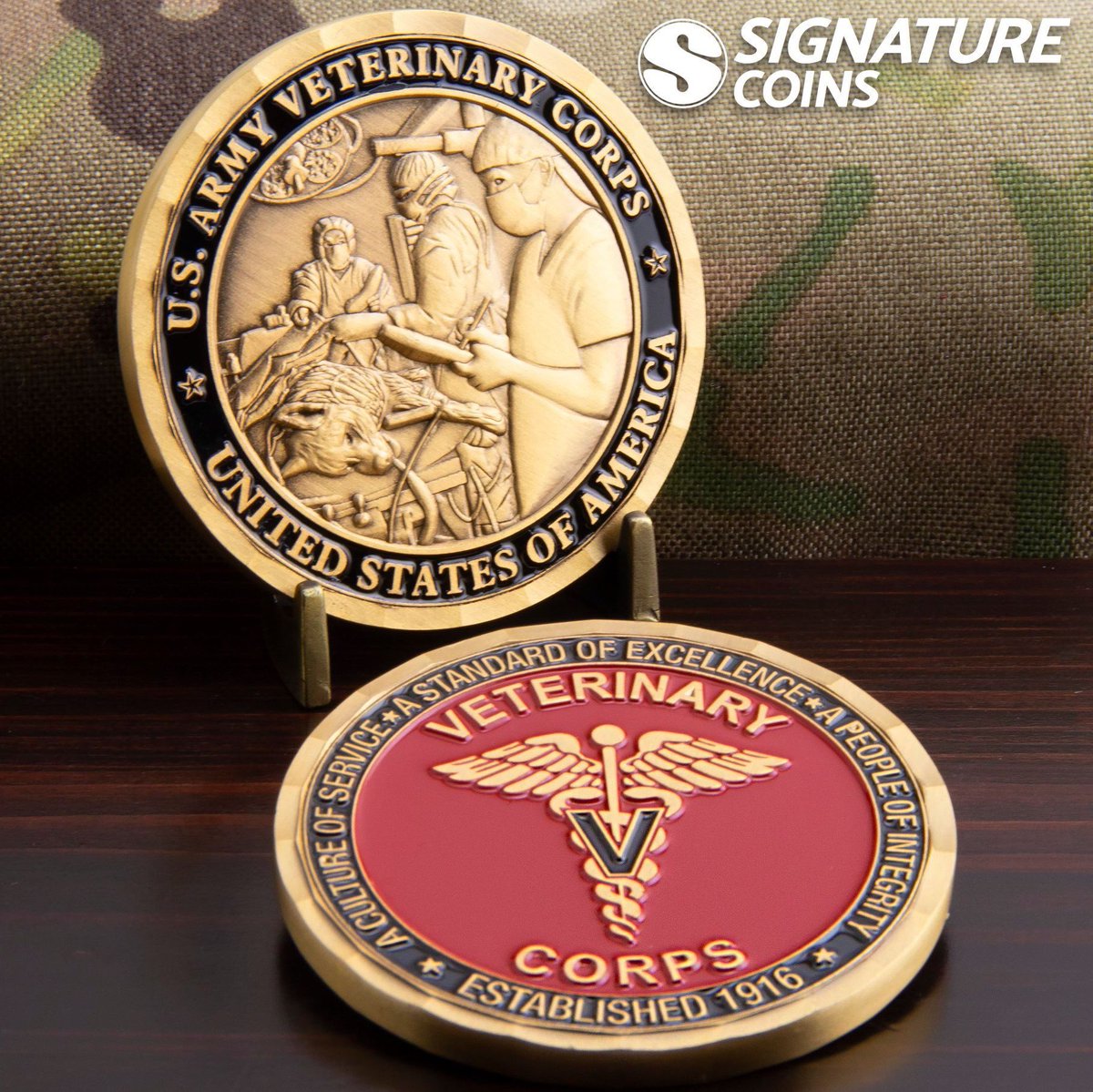 signature_coins's tweet image. In the #army, it’s important to keep your coin close. If someone challenges you to take out your coin and you don’t have it, you might have to pick up the tab next time everyone’s at the bar. 
#choosesignature #Armychallengecoins #MilitaryCoins  #UnitCoin #USArmy #customarmycoins