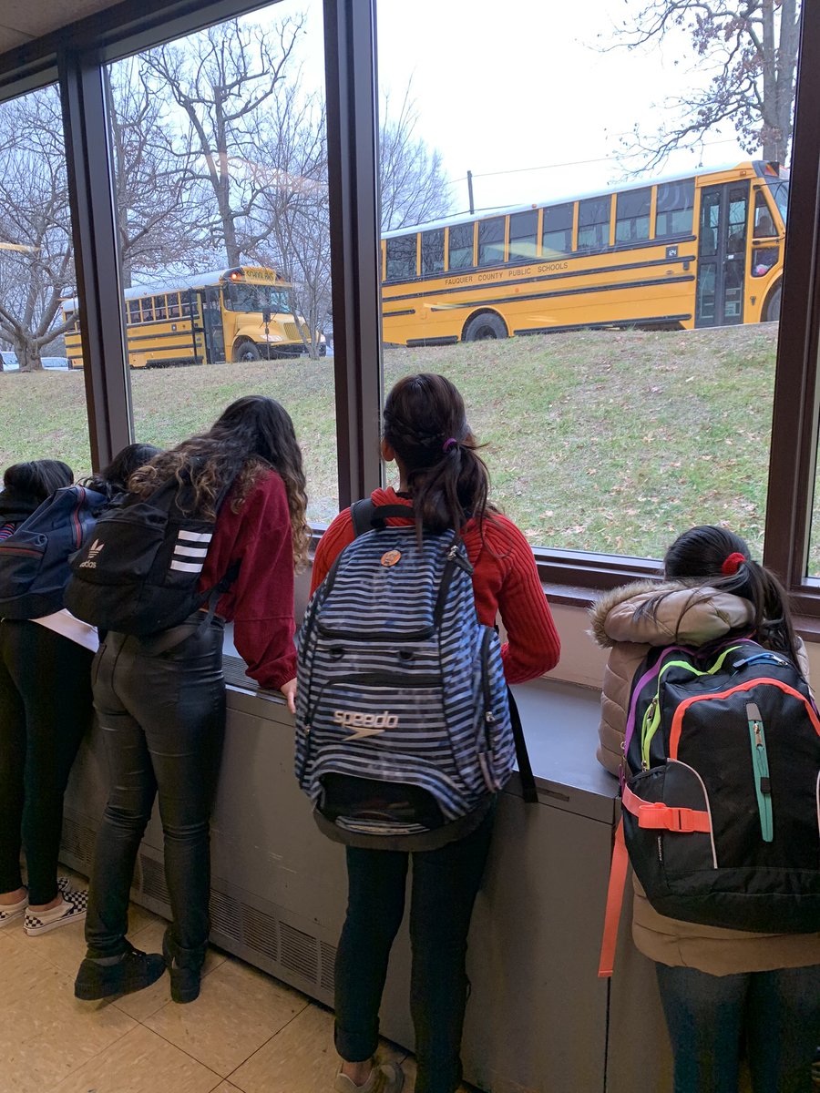 msaustin8's tweet photo. Pure fascination the first time a newcomer sees snow! 🤩 https://t.co/MfiqzmusDu