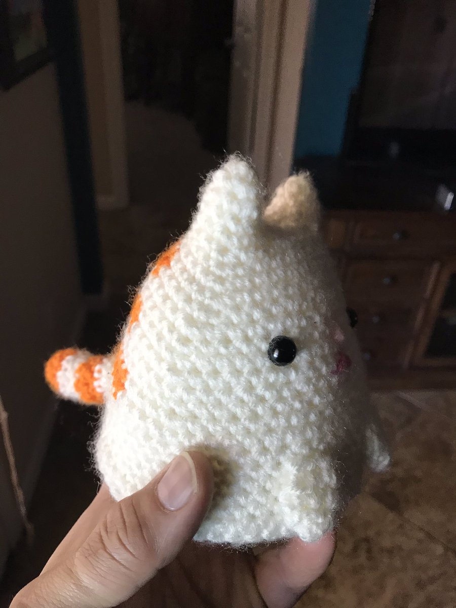 interlacing_web's tweet image. Dumpling kitty. So cute! Lol!! #Amigurumi #plushie #toy #crochet #crafts #yarn #redheartyarns