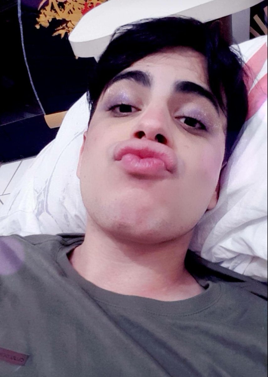 OrochiReactions's tweet photo. Bom gente, já expliquei para vocês que eu não sei a senha do meu tt, muiito menos o e-mail, e que iria trocar de celular... Pois é, amanhã já tô de celular novo, não digo que vou abandonar a página pq seria uma pena, tem gente q realmente gosta e tals, mas se eu já não posto com+ https://t.co/0XZ9uJRB0z