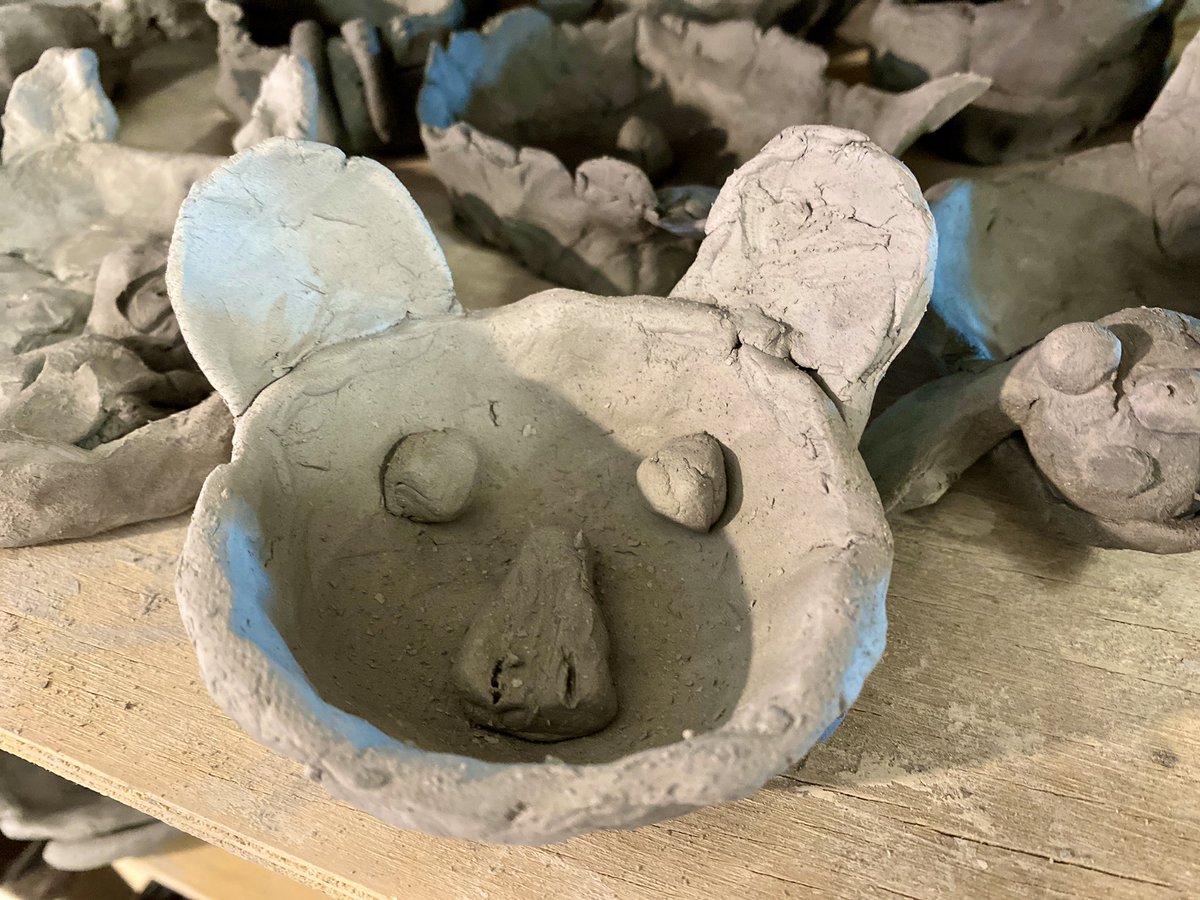 MonaLisaLvsHeah's tweet photo. In today’s 5 minute demo the topics of gravity, mass, and personification came up. And the kids noticed. #COREintegration
5th grade “animafied” pinch pots 🐦🦄😺🐻
#clayisfun #artsed #arteducation #MursdVisualArt https://t.co/dWKf3c16tR