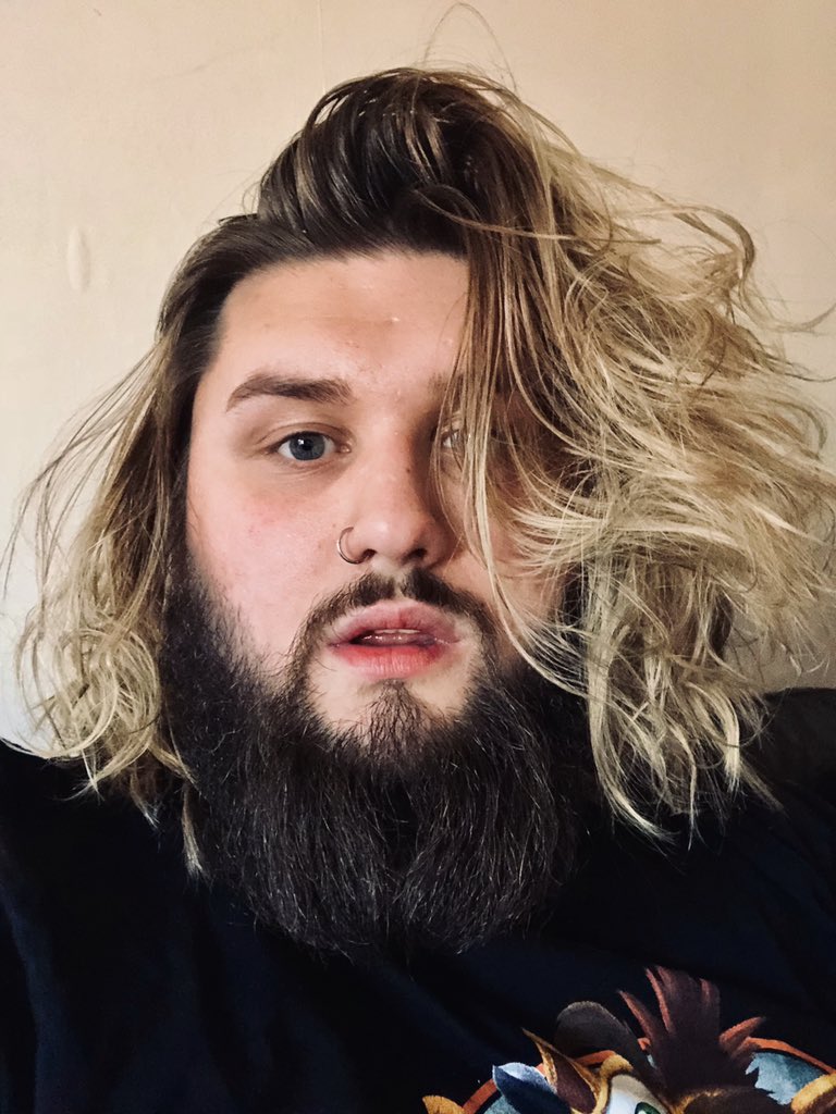 StevenSMunro's tweet photo. Found an oldie from nearly two years ago and wonder why I never posted it... #old #selfie #dathair https://t.co/eMrnFs5oda