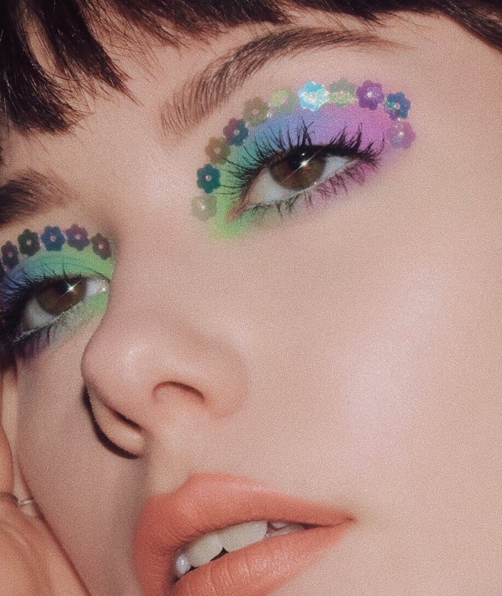 😍 @tatianaroseart created this dreamy look with Twitch, Cheat Code, 8-Bit and Player One from our Fun Size palette 🎨 #sugarpill #vegan
She also used @marcjacobsbeauty Velvet Noir mascara and @Doseofcolors Sweet n Sassy Liquid Lip 💕