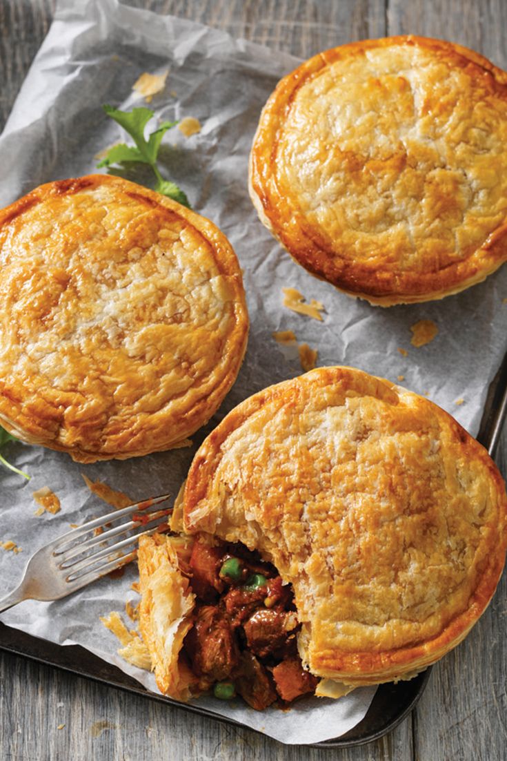 RedCowInnD22's tweet photo. What can be better than a hot delicious pie on a cold winter evening π₯Ά served every Tuesday & Thursday
#RedCowInn #WinterBellyWarmer https://t.co/AtKyfubEa7
