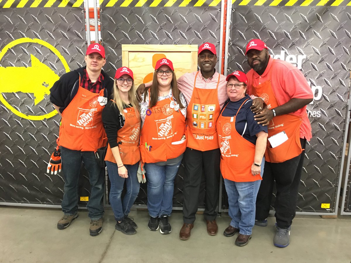 Toledo 3848, newest group of Tuff Shed superstars ⁦<a href="/fedulchak/">April Fedulchak</a>⁩ ⁦<a href="/DorthanalL/">Dorthanal Leonard</a>⁩  ⁦<a href="/holli_depot3848/">Holli Reynolds</a>⁩ ⁦<a href="/ericjroll/">Eric Roll</a>⁩ ⁦<a href="/SeanMatson_THD/">Sean Matson</a>⁩
