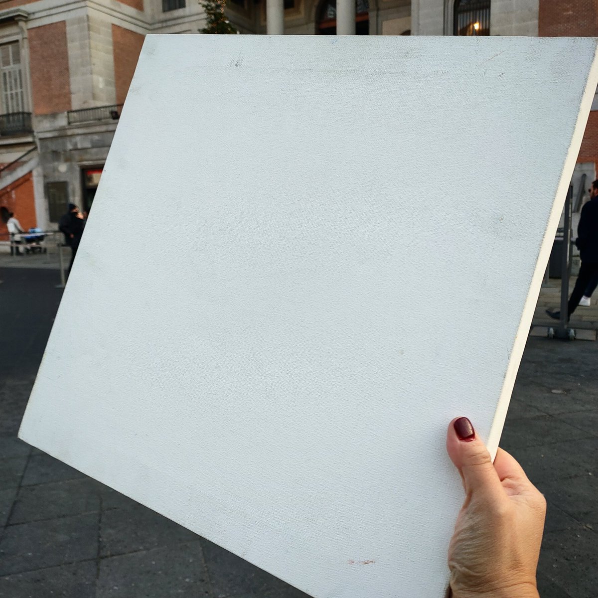 morcilos's tweet photo. OBRA DE ARTE.Hoy nos han negado la entrada al Museo del Prado con este lienzo en blanco.Tras venir varios expertos lo han considerado una OBRA DE ARTE, no arriesgándose a que entremos con ella. Siguiendo su consejo lo ponemos en venta: morcilos@gmail.com
#morcilos #subasta #arte https://t.co/t6dmZ9kuFJ