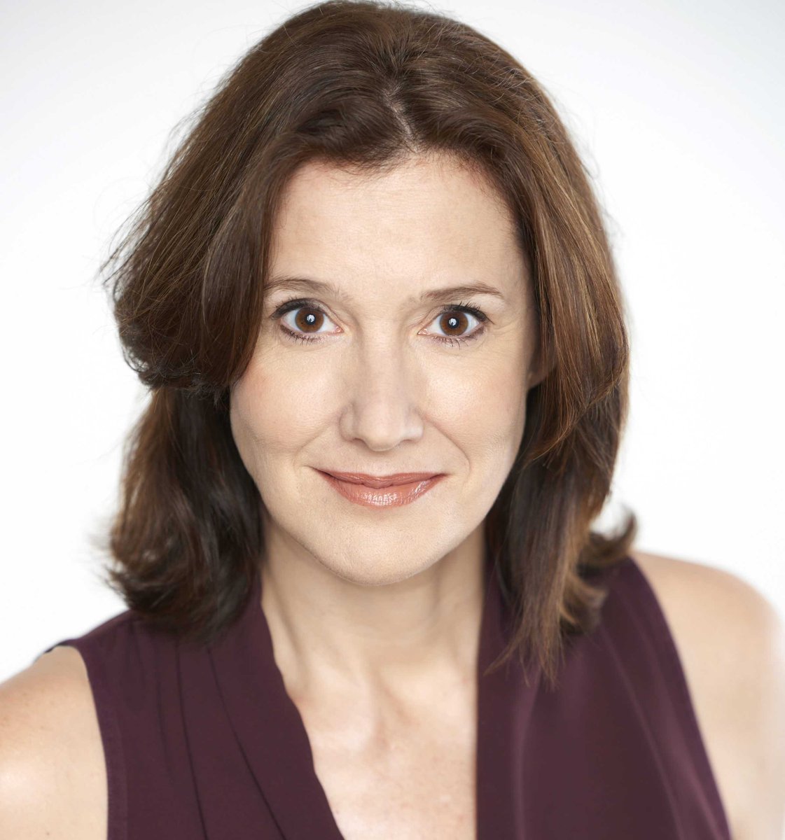 BeeAudio's tweet image. #NewBee #BiancaAmato has recorded more than 70 audiobooks &amp;amp; is a 2 time #AudieAward winner, both for #Romance &amp;amp; #YoungAdult fiction. She's the recipient of many #EarphonesAwards, including Best Voice for Fiction &amp;amp; Classics in both 2011 &amp;amp; 2015. Welcome!
beeaudio.com/narrator/bianc…