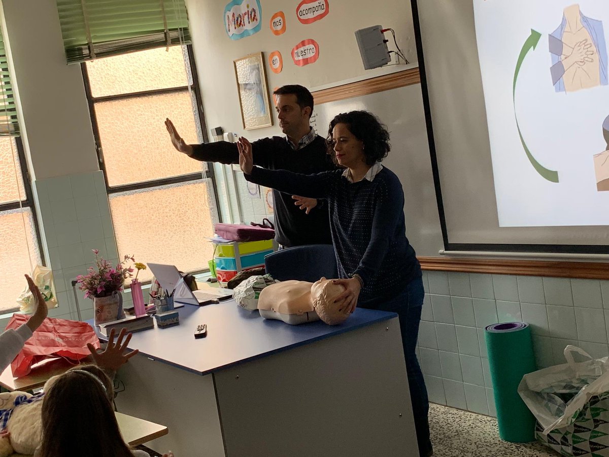 ags_nortedejaen's tweet photo. Genial charla sobre RCP en colegios de enseñanza , realizadas por Rocio Anguita y @jesusdiazcapela ❤️ https://t.co/bSIgXQHPi8