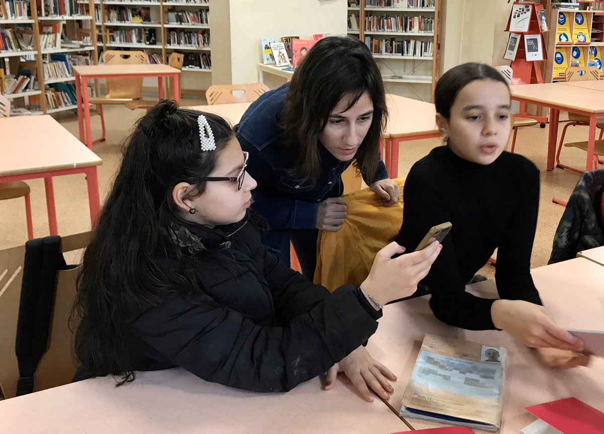 CDI_RISSO's tweet photo. Intervention d’une photographe pour la préparation des élèves du #CollegeRisso aux concours #GeoPhoto « Territoire(s) en mouvement » et #VuesDeChezNous @AcademieNice @LeCLEMI @clemi_nice #eac @DAAC_nice #geographie #photographie #OuvertureCulturelle #architecture https://t.co/D4HU9mGwtV