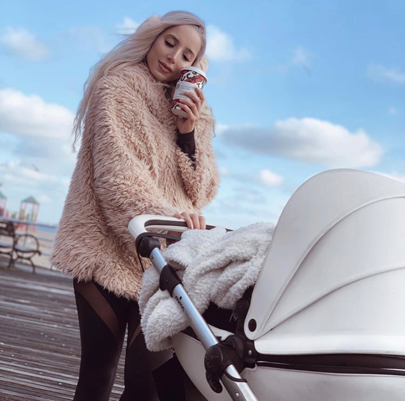 mimakidsusa's tweet photo. Warming up with coffee and a cozy walk with the Mima Xari Snow White. Stylish pic from Mima Mom @ellenepei ๐
https://t.co/9vfMZfXUwE
#mimausa #beststroller #mimaxari #mimakids #mimamom #morningstroll #newmom #coneyisland https://t.co/G7QWWbDIM3