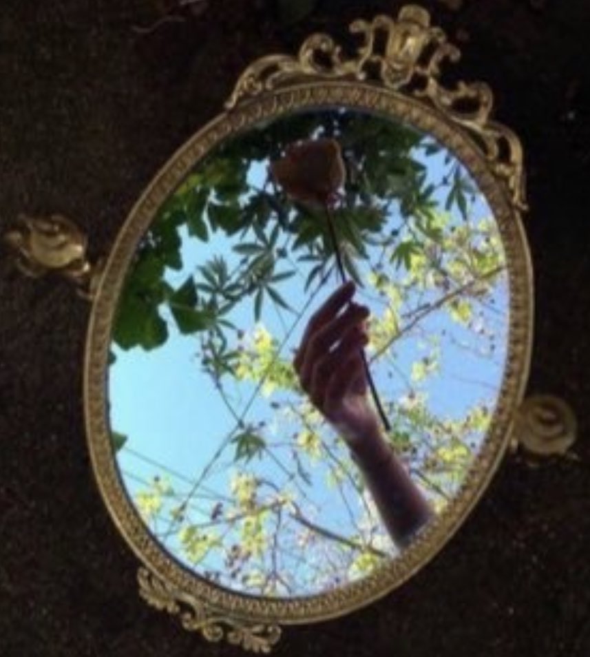 إن كنت تحمل في قلبك عتبا.. صارحني به..
كي ﻻ يصبح بيننا فراغ يعبر منه الآخرين."