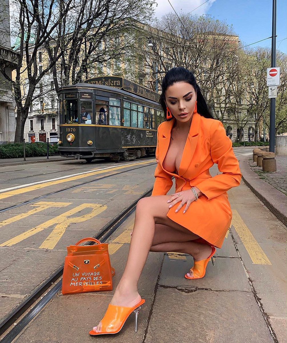 EpicureansStyle's tweet photo. Orange 🧡 is the new black 🖤

Do you like this all orange look?

Cheers Epicureans! 🥂

Thanks @giulianatiofficial for sharing!

_____________

#orange #orangelook #orangeoutfit #orangedress #business #casual #businessmode #businesswoman #luxe #luxury #outfit #model #m https://t.co/Zo3Xk1vQie