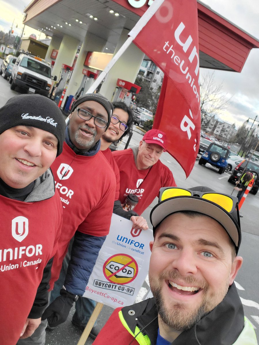 MEdmonstone's tweet photo. @UniforTheUnion Standing in support of Unifor Local 594. #boycottcoop https://t.co/vp4w0A44kx