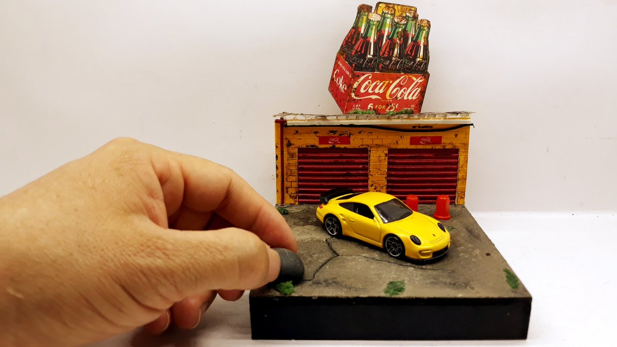 VictorEncalada8's tweet photo. Diorama Coke 1:64 #hotwheels #CocaCola #toys #scalemodel #modelmake #miniatures #maquetas #diorama #Ecuador #art #handsfree https://t.co/Z5oj2HjxZj