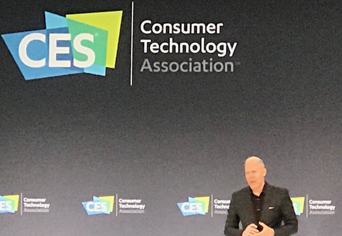 Getting ready for my presentations ⁦<a href="/GBEForum/">GBEForum</a>⁩ had chance to catch ⁦⁦<a href="/KoenigSteve/">Steve Koenig /\_/\</a>⁩ speak ⁦<a href="/CES/">CES</a>⁩ describing 20 years in 2 words. Last 10 #connected Next 10 #intelligence “moving from internet of things to intelligence of things” #WellSaid #opportunity