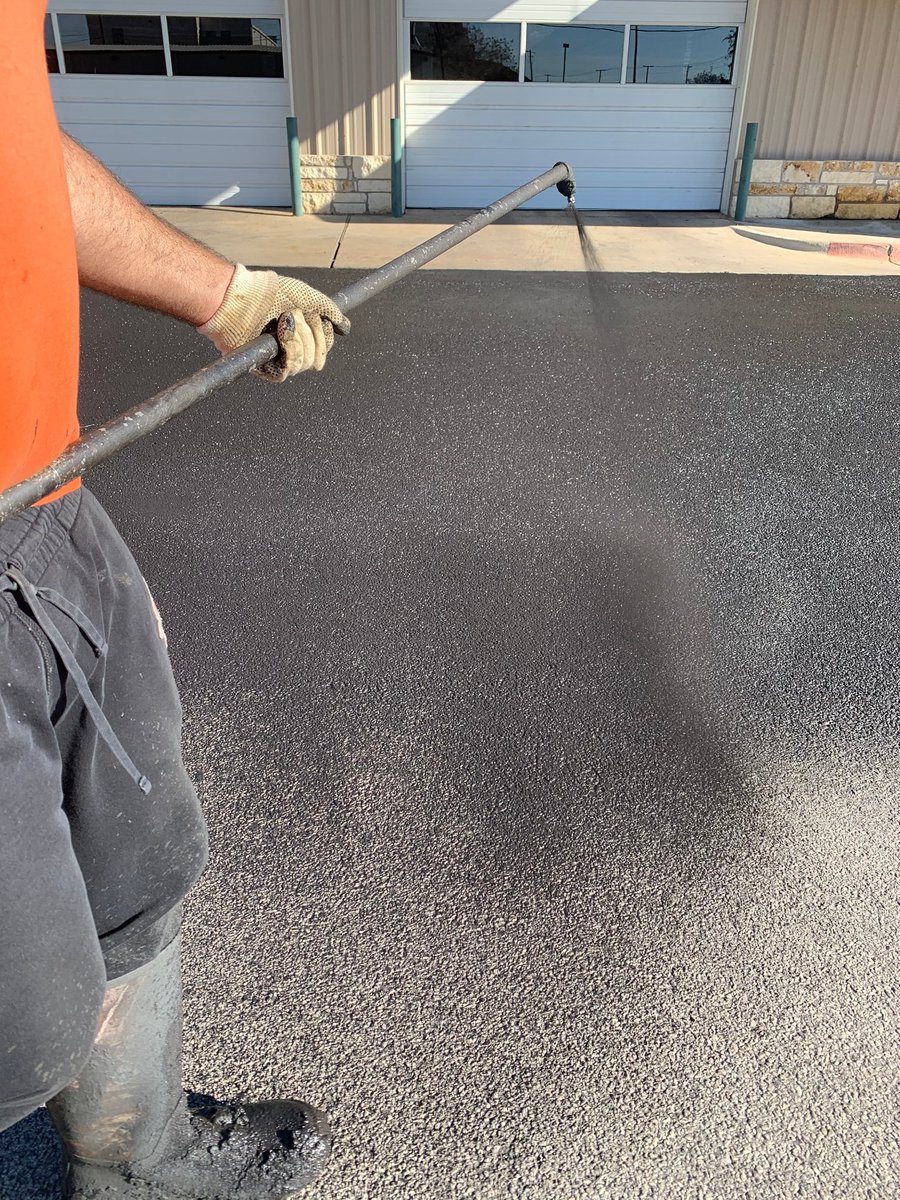 StellarAsphalt's tweet photo. Seal coating protects your asphalt and revives any parking lot or driveway. On warm days, we are able to seal coat. But, not in Travis County due to the Edwards Aquifer. Different #sealcoating products are used in the Travis County that require warmer temps https://t.co/9kRhtJPG56