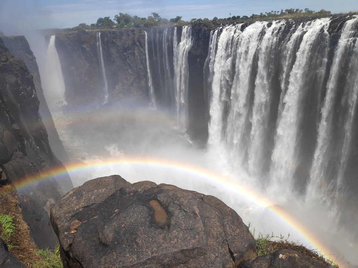What a beautiful gift god gave to #Zimbabwe 🇿🇼 & #Zambia 🇿🇲 - the AMAZING Victoria Falls! We have to make sure they never run dry (we got a wake-up call recently) & fight #ClimateChange before it gets too late! 📸 Enjoying this natural wonder of the world earlier this week 👌🏽