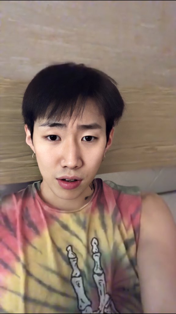 อป李🌝💙 yellow tweet media