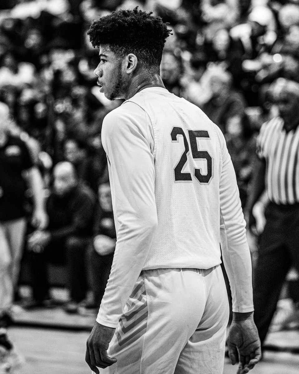 OfficialRealRun's tweet photo. 2020 Real Run Winter Classic Images:

@BMHSHoops #RRWC https://t.co/IOfLALikcq