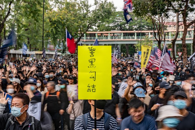 ENspxASWoAAInK2?format=jpg&name=small