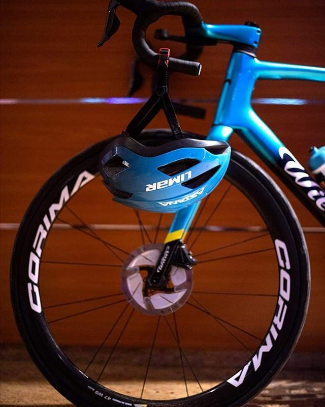 LimarHelmetsUK's tweet photo. Limar Air Master
Astana Team Edition 💥💥💥
#savingwattswithlimar
#cycling #roadcycling #procycling #triathlon #limarworld #helmets #limarhelmets #astana #AeroGains #savewatts https://t.co/UcnsvRPvB2 https://t.co/Bdz3W6wd1s
