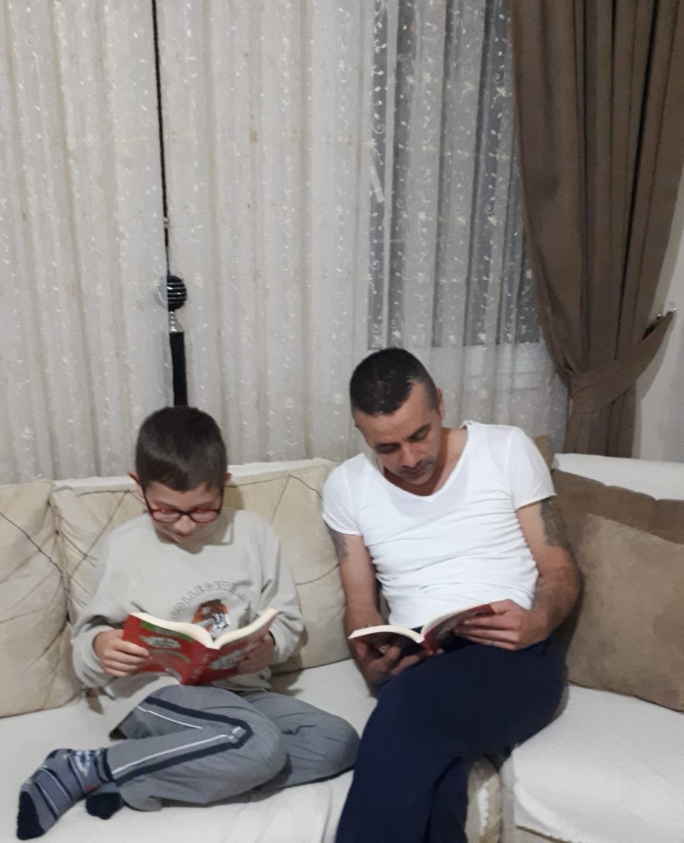 AmiralReis's tweet photo. #BodrumCumhuriyetOkumaları #bodrumokuyor #ziyaselcuk #bodrumMem Amiral Turgut Reis İlkokulu ailesi okuyor. https://t.co/2XQYHHaSvQ