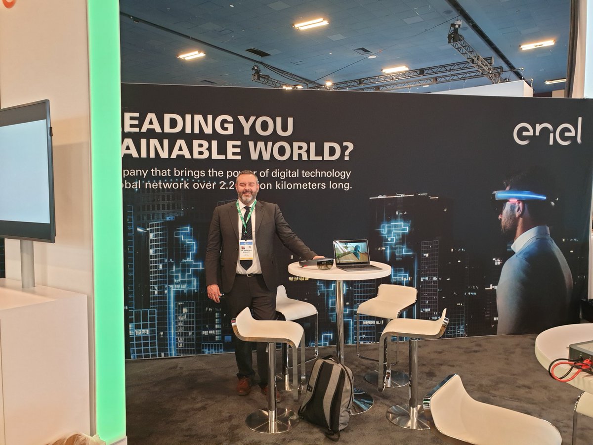 wear_mobile's tweet photo. Today we are at #CES2020 #LasVegas in @EnelGroup official booth #westgate 513 @enelstartup @EnelXGlobal #enelopeninnovability #enelinnovationhubs #mixedreality #digitaltwin #trymarko https://t.co/oJqzmonYzL https://t.co/myLqvUSXDg