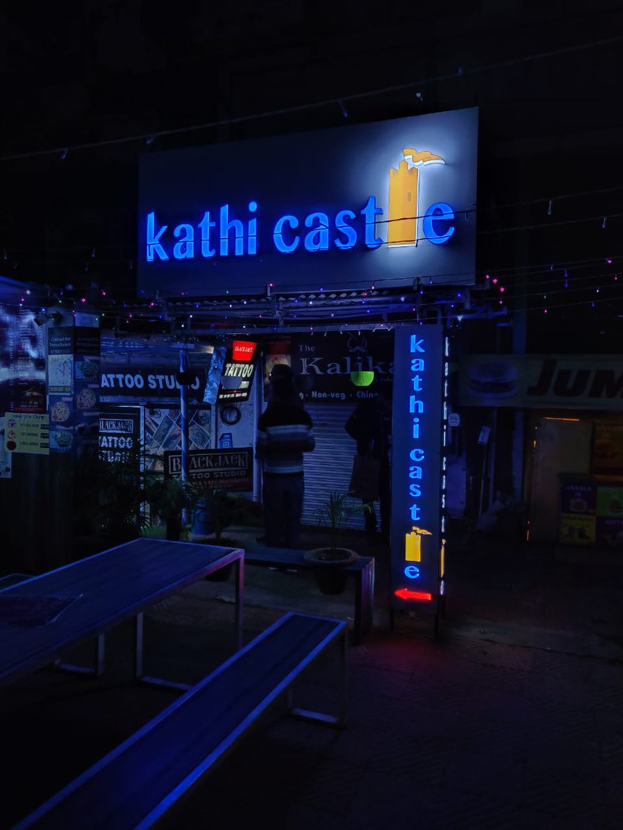akanshasing's tweet photo. @LucknowFoodies 

We are serving d most authentic Kathi Roll &amp; Shawarma blended in the spices ensuring uniformity in d flavours. 
try mouth watering Kebabs &amp; Tikkas &amp; momos. We have variety of drinks/shakes as well
Visit our Kathi Castle, kapoorthala, lucknow
Call at: 8840313269 https://t.co/ick0mn0rqW