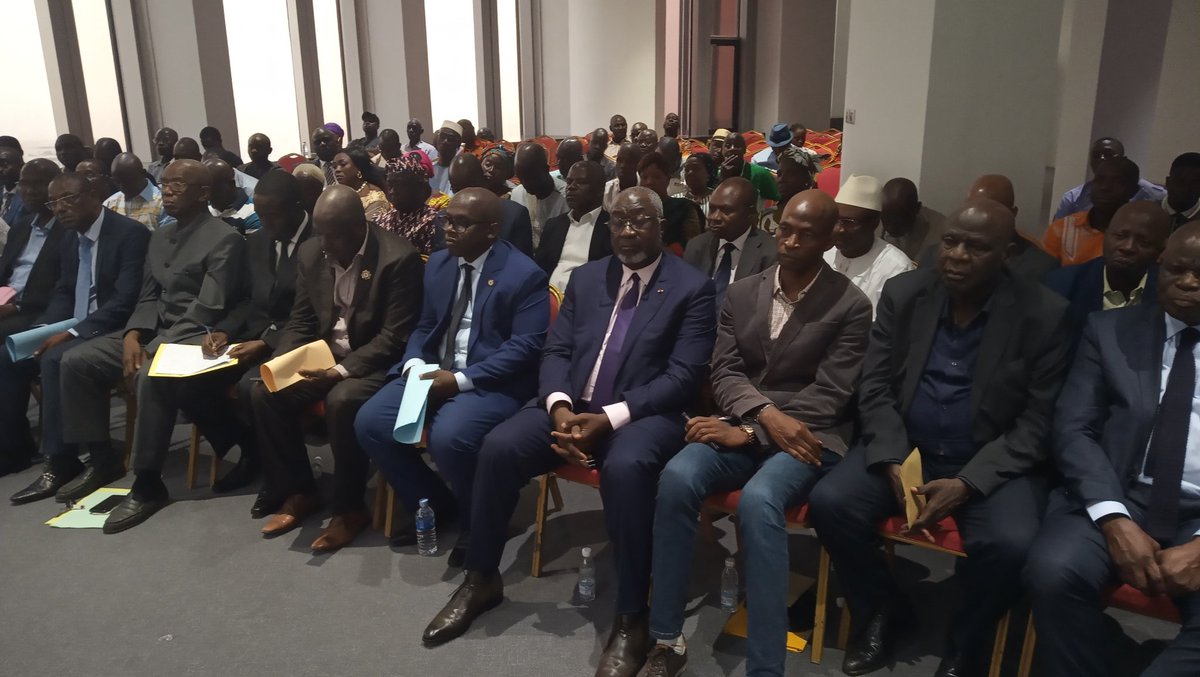 mamsanog's tweet photo. En prélude à la cérémonie d'investiture de la coordination régionale RHDP du Bafing, j'ai eu une rencontre avec les coordonnateurs régionaux, délégués départementaux, communaux, Sous-Prefectoraux, les responsables des structures et associations du RHDP pour une concertation. https://t.co/iUaWUZpYXB