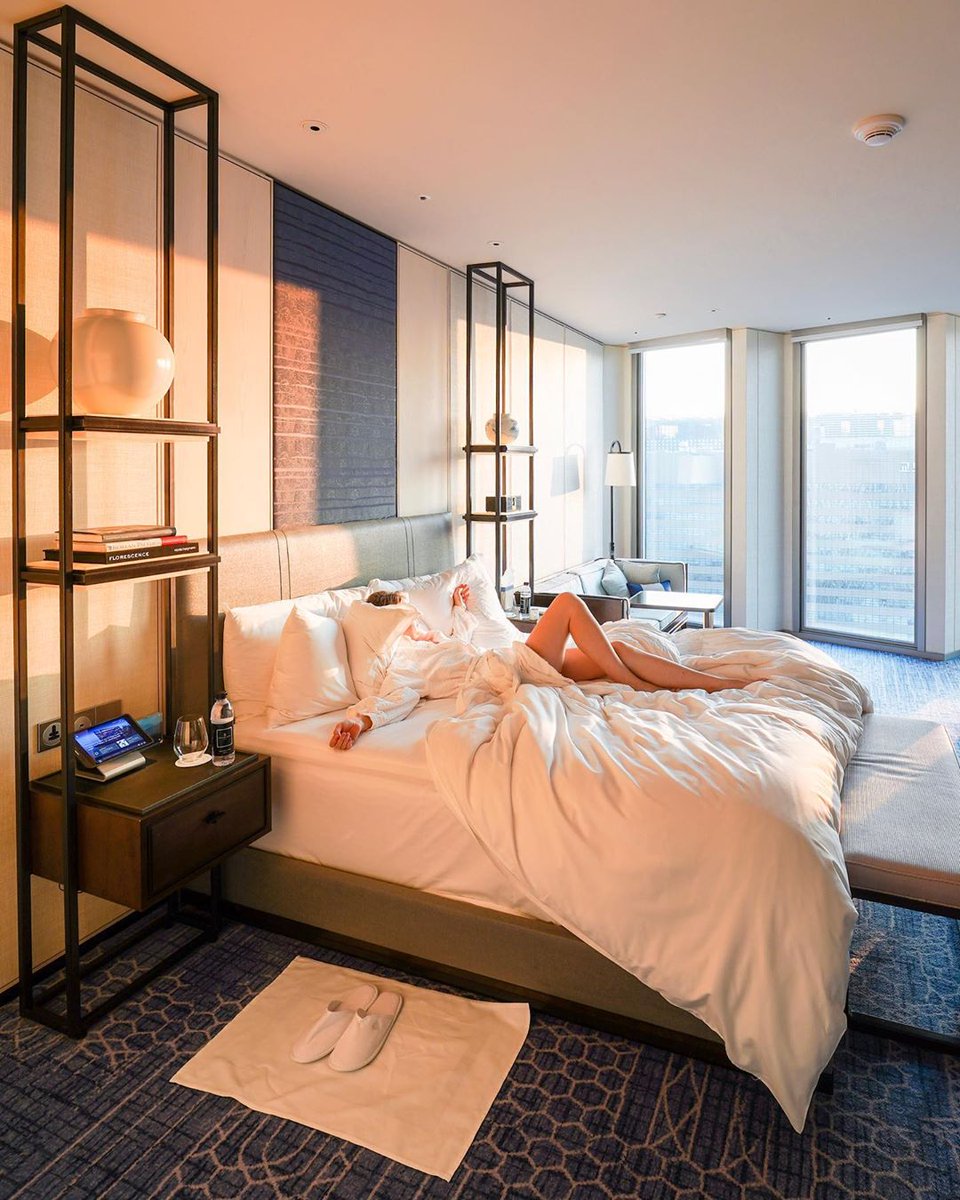 FourSeasonsES's tweet photo. La comodidad de #despertar en @FSSeoul y pedir tu #desayuno desde la #FSApp 📷 @lauralexfly
#FourSeasons #despiertaconFS #añonuevo #2020 https://t.co/EiDoFzhNTr