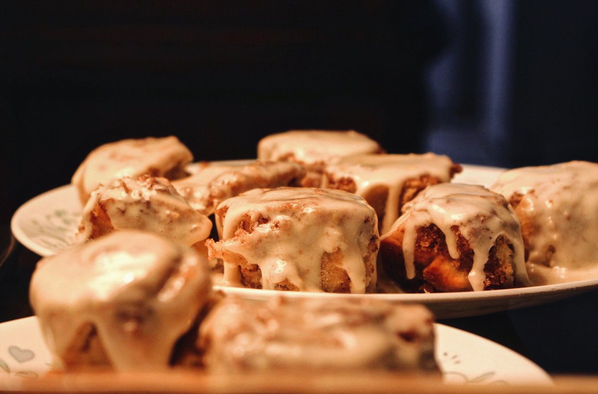 mahrukh_aziz98's tweet image. The perfect winter dessert! Warm Cinnamon Rolls with Cream Cheese icing turned out quite soft and delicious ✨ Instead of using Yeast (mainly due to the waiting time), I used a good amount of Baking powder and was quite impressed by the size! ✨  #baking