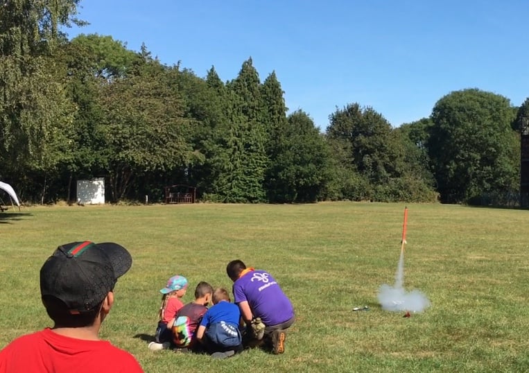 flyscout's tweet photo. The @LowerGrangeFarm Rocket Team is available for half or full day bookings. Find out more about the great range of flexible packages on offer at Lower Grange Farm, at your Group meeting place or in your District, here: https://t.co/Jdz6auwQun  #iscout #rockets #rt https://t.co/DzAOv4s8d4