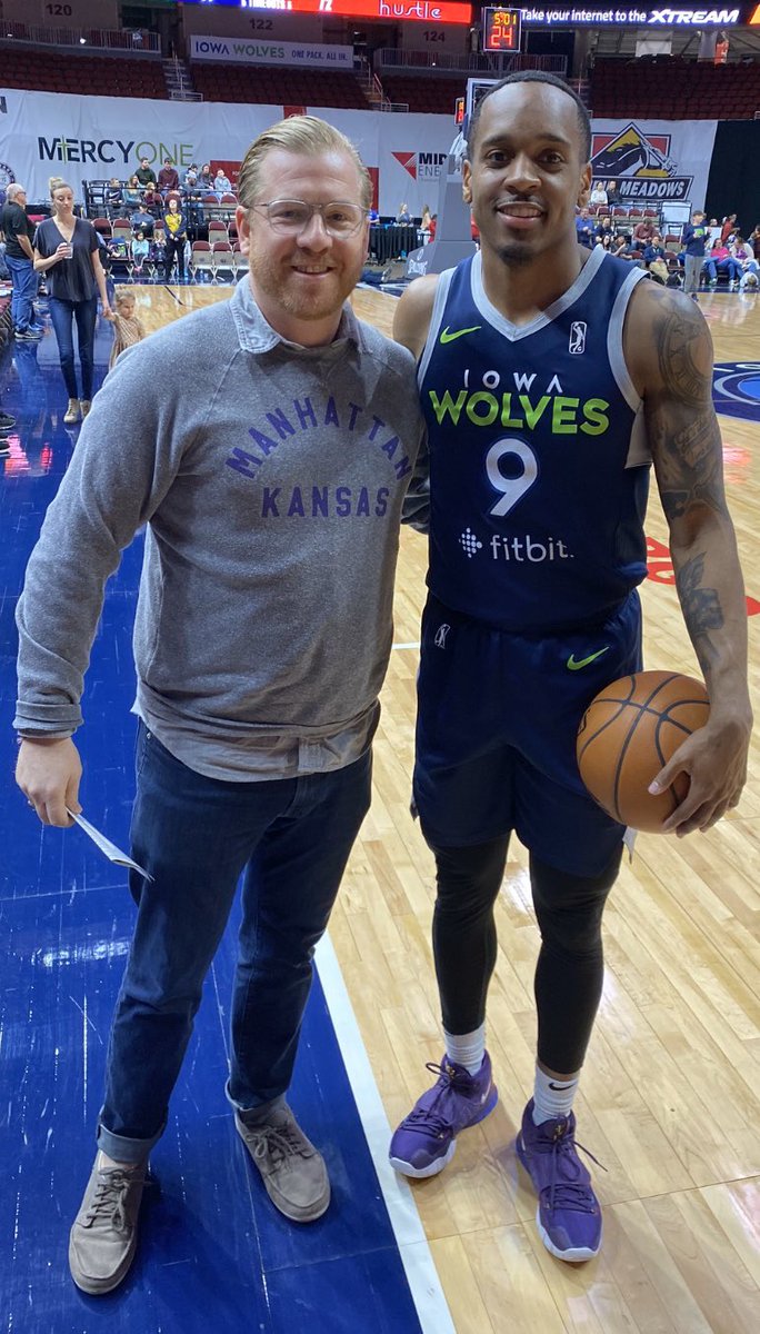 chiphopopotamus's tweet photo. Thanks for the pic @barrybrown9_ and congrats on the W! Keep grinding! #epaw https://t.co/JZPsMGvVij