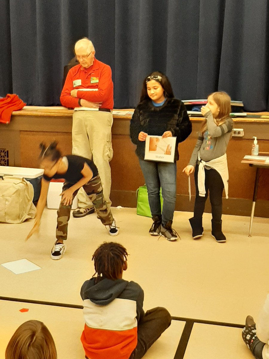 MrsHern78456367's tweet photo. Welcoming #FwKidsZoo today @adamselemfwcs @FWCommSchools #WhyNotUs #fwcsShoutOut https://t.co/4GOGp9vPsI