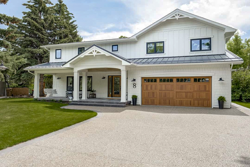 chiohd's tweet photo. Check out this INSANE #TransformationTuesday by Trademark Homes &amp; C.H.I. dealer @QC_Overhead!

Explore our Carriage Collection: https://t.co/EHdt1vjNRU

Shown: Stamped Carriage House in Cedar Accents Woodtones with Madison window inserts. https://t.co/0mkzi6vwr3