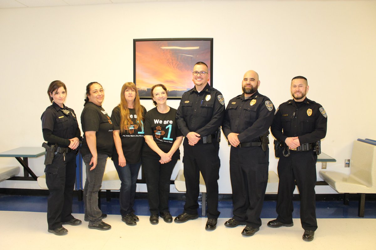 Thank you to <a href="/LosLunasPD/">Los Lunas PD</a> for donating over $1000 to help pay some student lunch debt at KGE! We are so grateful for everything they do for our community &amp; our schools! Details at llschools.net/news/k_g_e_sch… <a href="/llssuper/">Dana Sanders</a> <a href="/LLHSTigers/">Los Lunas High School</a> <a href="/vhsjags/">Valencia High School</a> <a href="/lunas_los/">Los Lunas Schools Personnel Department</a> <a href="/liveloslunas/">LiveLosLunas</a>
