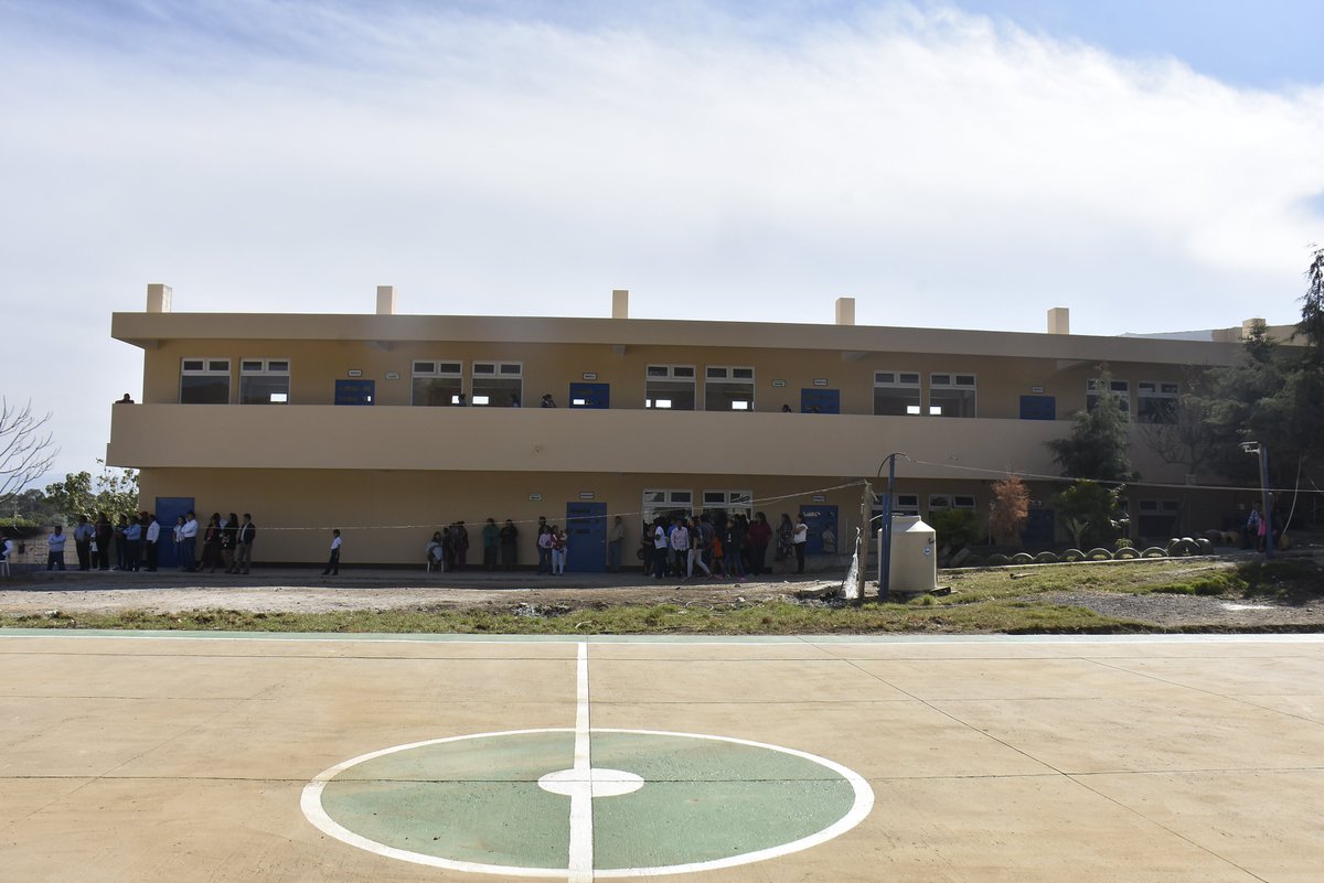 MuniVillaNueva's tweet photo. Con la intención de beneficiar a los vecinos de diferentes colonias y comunidades, el alcalde Edwin Escobar entregó 34 obras de infraestructura, educación, agua y saneamiento, recuperación de espacios públicos y atención a la mujer y juventud.

#VN100x100

https://t.co/XtTTUhwDHU https://t.co/vnfEg6Obzy