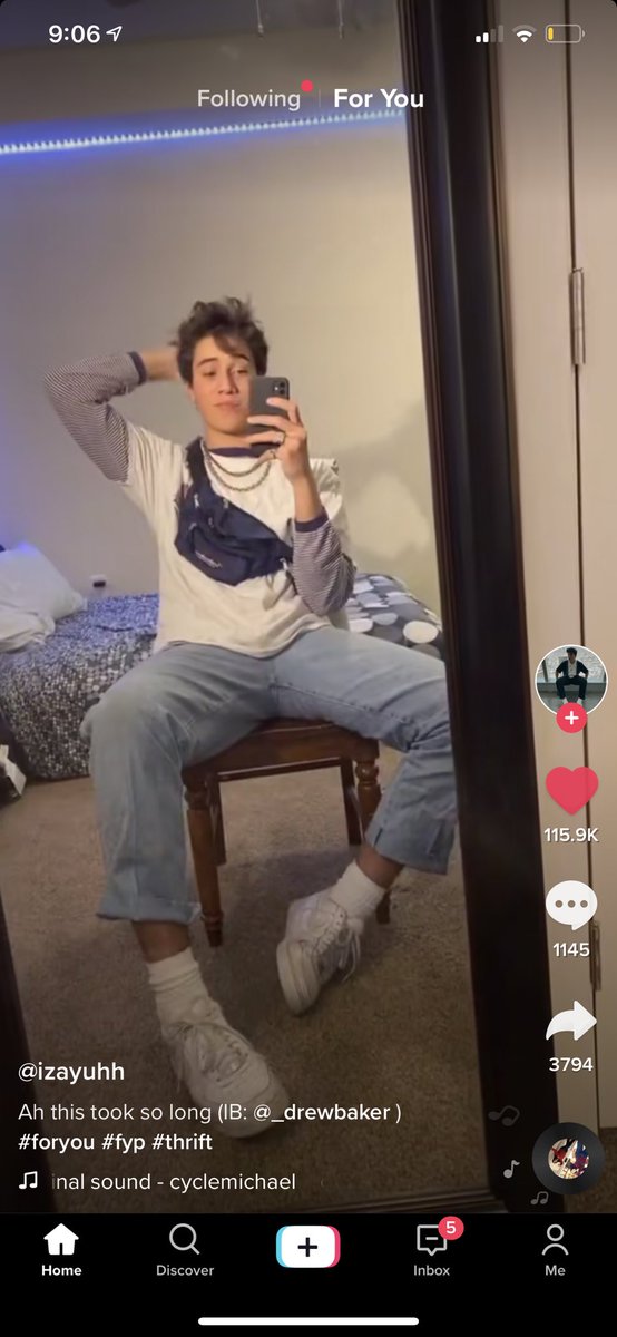 laureninge's tweet photo. Mezzos in pants roles be like https://t.co/zlKgUrHsER