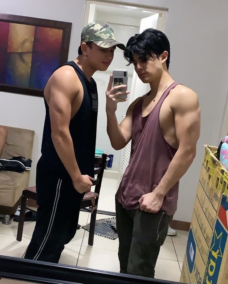 JepokpokTop's tweet photo. Ang laki na ni Tan Roncal ... Nakikipagsabayan na kay Andre sa pasarapan. ππ
π #Bagets #PBB8 https://t.co/P9gLkAWIgk