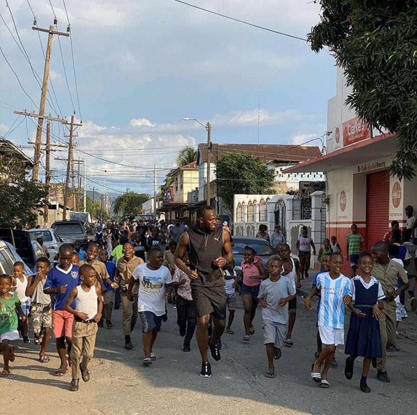 travelguideja's tweet photo. Usain Bolt in Downdown Kingston 🏃🏾
#jamaica #caribbean #running #usainbolt #kingston #downtownkingston #kingstonjamaica #travel #traveling #vacation #visiting #wanderlust #trip #holiday #fun #travelling #tourism #tourist #travelnoire https://t.co/Kam8Stufck