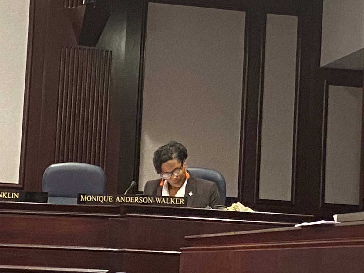 D8Monique's tweet photo. Back in session, continuing service to District 8 - Prince George's County. First 2020 Session, First 2020 Snowfall...Be Safe!
#2020Focus
#leaveitbetterthanyoufoundit
#D8Strong
#ThisIsPrinceGeorgesCo
#transformativesolutionshealthyandvibrantcommunities
#DrivingItHome https://t.co/Qs0RIzdg9T