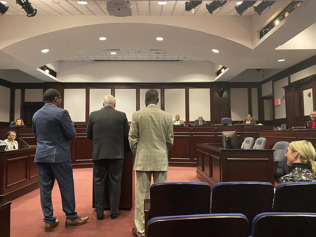 D8Monique's tweet photo. Back in session, continuing service to District 8 - Prince George's County. First 2020 Session, First 2020 Snowfall...Be Safe!
#2020Focus
#leaveitbetterthanyoufoundit
#D8Strong
#ThisIsPrinceGeorgesCo
#transformativesolutionshealthyandvibrantcommunities
#DrivingItHome https://t.co/Qs0RIzdg9T