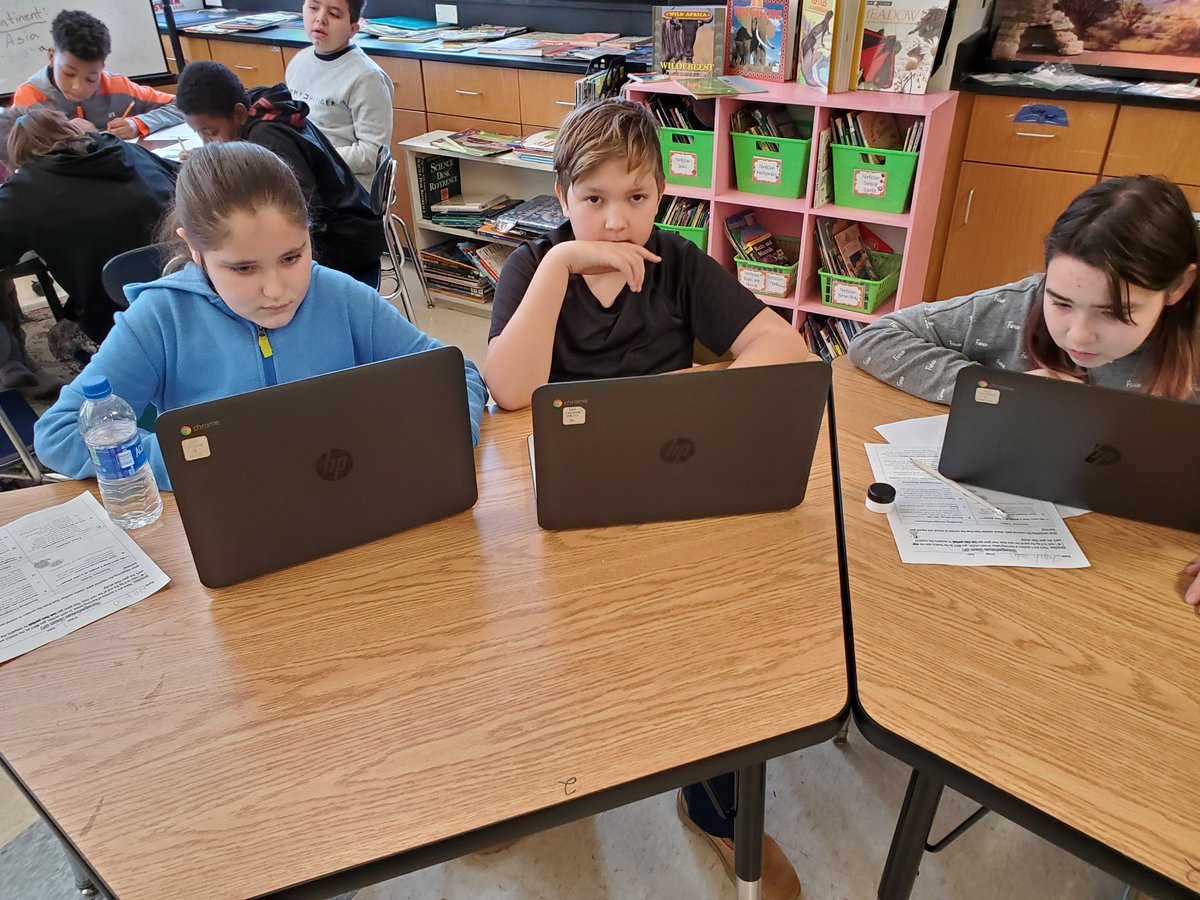 MrsMoniz_EPole's tweet photo. Day 1 of #science #LearningMenus was a success! A few kinks need to be worked out, but I love how focused everyone was today! #ThisIsParker #TPSAmazingStudents @parker_middle @MikeByron7 @Taunton_Schools https://t.co/upSSzk2F6K
