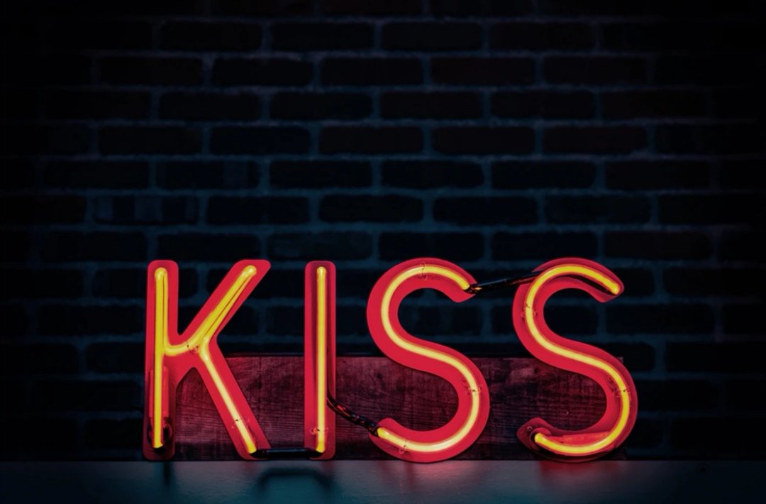 Copperlocks__'s tweet photo. Roll on the 12th! 🤣😘
"January 12th each year is #KissAGingerDay and it’s been reported that this actually originated in 2009 to offset Kick A Ginger Day and to show appreciation to our 🔥flame haired pals who often face discrimination due to their luscious locks." #copperlocks https://t.co/J72bN48a6O