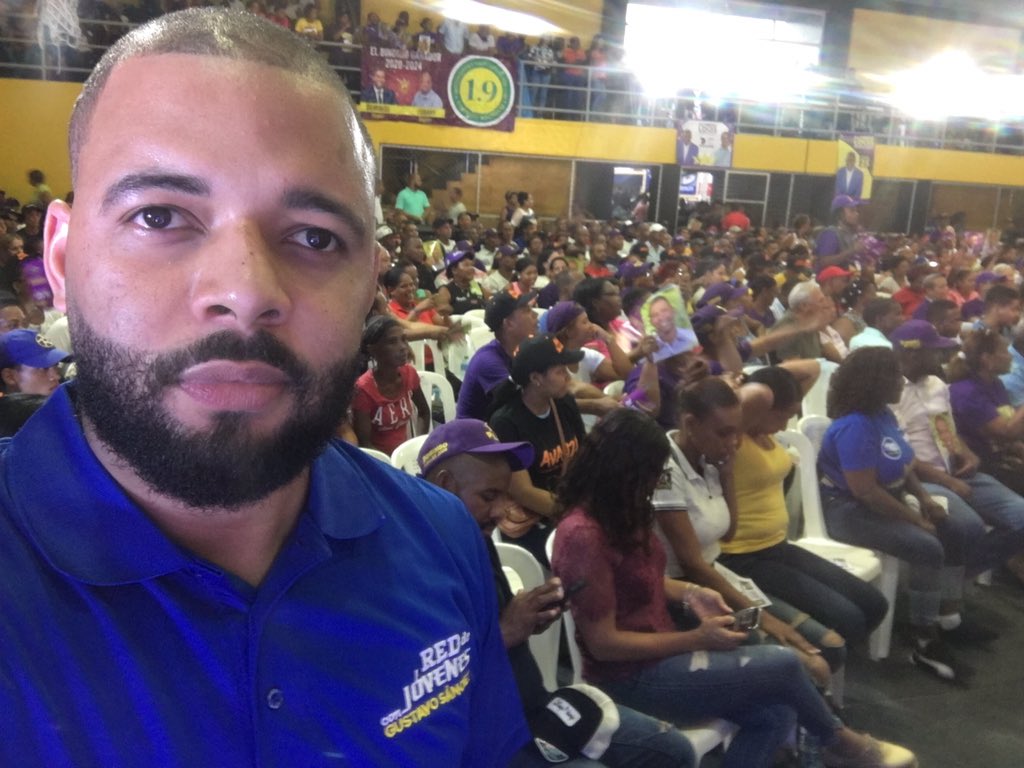 KelvinDeJesusCr's tweet photo. #RedDeJovenesConGustavo

Una estructura de jóvenes de diferentes barrios de la Circunscripción 3 del Distrito Nacional  gracias a nuestro líder Gustavo Sánchez hoy somo conocido como jóvenes de ejemplo en nuestros sectores @Gonzalo2020RD @JoseRPeraltaF @temomontas @JuventudPLD https://t.co/PFTZF9lm3R