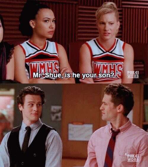 Je viens de finir glee la petite larme à coulé j’ai enfin vu la dernière saison! Je suis contente que Rachel finisse avec jesse mais j’aurais bien aimé voir mercedes et sam :/ par contre trop contente qu’ils aient remis la première scène de dont stop belinving avec finn