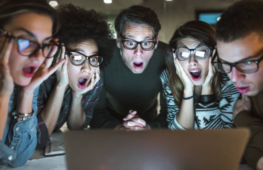 SuccesScolaire's tweet photo. Un professeur de mathématiques a su faire bon usage de la technologie pour surprendre ses étudiants. 🤣

Découvrez sa blague vous aussi!
👇👇👇
https://t.co/qwm0fpqTDf

Pas mal non? Et vous, quelle est la meilleure blague qu'on vous ait faite? Ou bien que VOUS ayez organisée? 😲 https://t.co/T7dMopsauK
